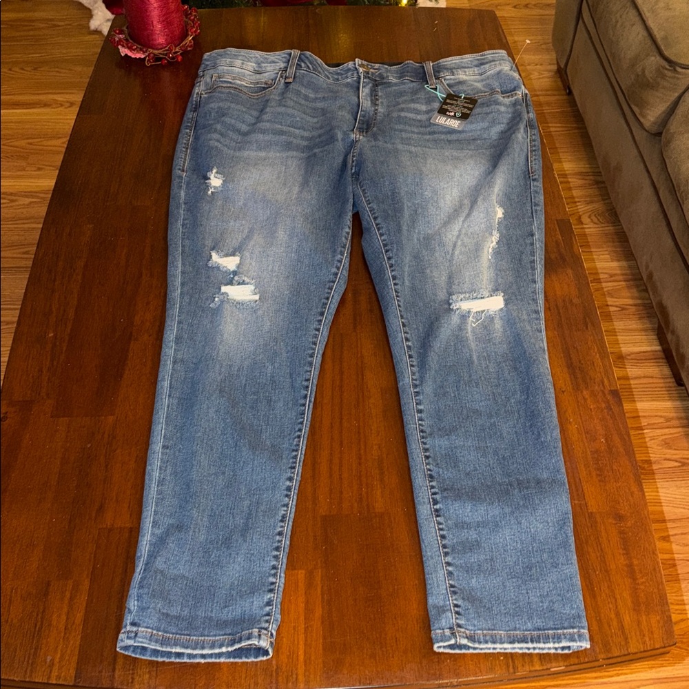 Lularoe ladies NWT Skinny Fit Medium Blue Wash Distressed jeans. Size 44